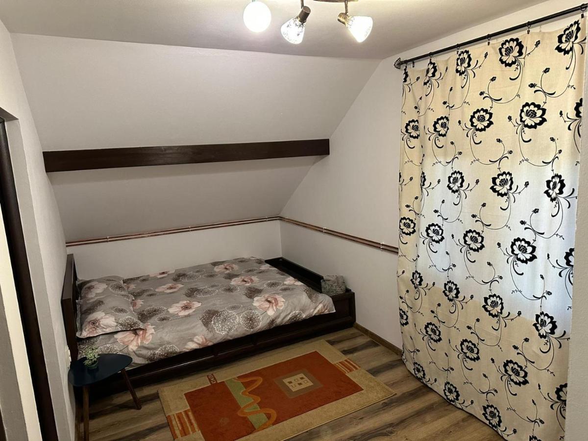 Casa De Vacanta Mirela Novaci-Străini Extérieur photo