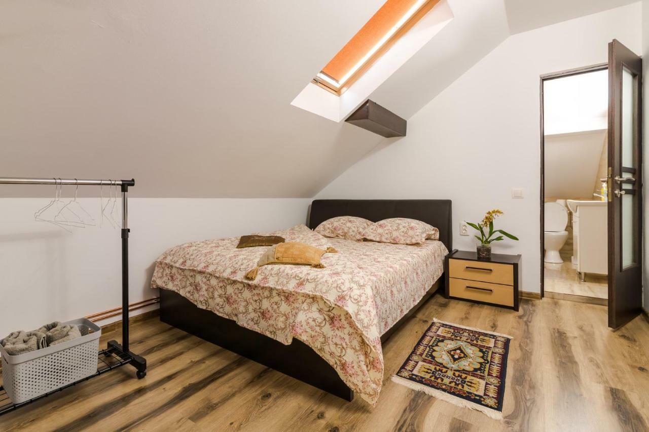 Casa De Vacanta Mirela Novaci-Străini Extérieur photo